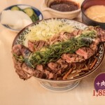 グリルやまだ - メニュー写真アップ。このハミ出てんの超期待！