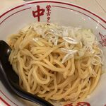 蒙古タンメン中本 - 麺は通常麺で、冷水でしっかりと〆られた麺で小麦の味わいが溢れています