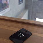 EINS coffee - 番号札をもらって待機