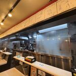 蒙古タンメン中本 - 厨房の様子