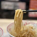 蒙古タンメン中本 - 冷水でしっかりと〆られた麺