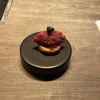 USHIGORO S. NISHIAZABU - キャビアと和牛の燻製タルタル