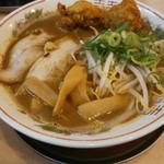 博多とんこつ 真咲雄 - 10月限定のカレー豚骨（唐揚げトッピング）（斜上から）