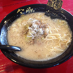 金の豚 - 金の豚とん塩　620円豚骨や鶏ガラベースのスープがまろやかな味わい。
