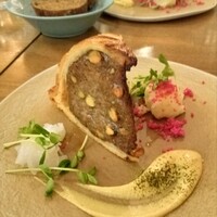 レ・ピコロ - 鹿肉とピスタチオのパイ包み焼き