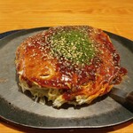 はまちゃん - お好み焼き 肉玉いか天そば (税込)950円 ※拡大 (2025.09.02)