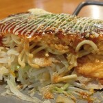 はまちゃん - お好み焼き の断面(拡大) (2025.09.02)
