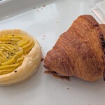 ブーランジェリー・ユイ - クロワッサン¥240、スィートポテトパイ¥240