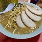 ラーメンショップ  - ネギミソチャーシュー。チャーシューがキレイになった。
