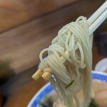 純とんこつ無双 - 喉越しいい細麺