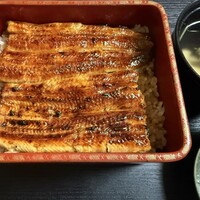 石ばし - お重を開けると、美しい焼き色のうなぎが顕れた