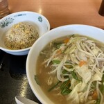 日高屋 - 料理写真:タンメン半炒飯セット910円