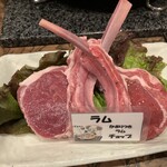 旭川成吉思汗 ひつじ家 - かぶりつき生ラムチョップ