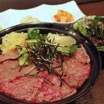 肉バル SHOUTAIAN 渋谷店 - 和牛炙り鉄火丼