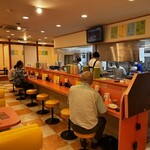 中華飯店 - 清潔感のある店内