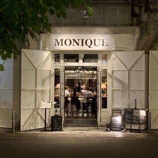 洗練された空間がデートや親しい人との食事を彩ります。