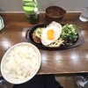 ビンゴ - ツインハンバーグ(てりマヨの目玉焼きトッピング＆みそのねぎトッピング)、ごはん、味噌汁