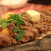 サン・ロード - 料理写真:アミヤキステーキサラダライス付き