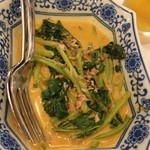 TRUE BLUE CUISINE - ①スイートポテト・リーブス（サツマイモの葉のココナッツミルク炒め）　20.00　S$