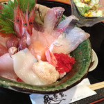 魚家 - ランチの海鮮丼（980円）