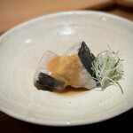 日本料理FUJI - 白甘鯛に負けない鯵、そして、その鯵にも負けないのが、この鰆！
      時期外れかもしれませんが、皮目の美味しさが尋常じゃありません(^^)
      この低温のコンフィシリーズ、ちょっとヤバしですね。