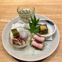 つむぐいと - ① 先付
                      ・吸いとろ・胡麻豆腐・煮物・鴨のロース