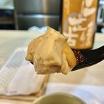 北の味と和み ぽあろ - カムイモシリコース【前菜】《ウニいくらのせ海鮮茶碗蒸し》のひと口のアップ…