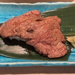 鉄板焼･焼肉 なにわ (リーガロイヤルホテル大阪) - お通し（牛寿司）
