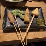 夢叶 - 左から、豚ヒレ、ししとう、ヤングコーン、カマンベールチーズ