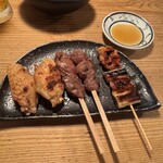 夢叶 - 左から、手羽先、きも、ねぎま