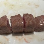 鉄板焼･焼肉 なにわ (リーガロイヤルホテル大阪) - 神戸牛ロース（レアにて）