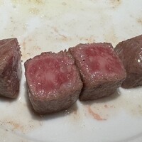 鉄板焼･焼肉 なにわ (リーガロイヤルホテル大阪) - 神戸牛ロース（レアにて）