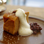 キビ カフェ - 小豆ときな粉のチーズケーキ