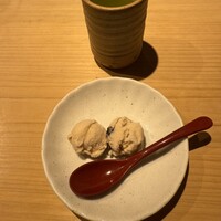 古今 本店 - デザートの「きなこと黒豆のアイスクリーム」
                      日本茶ともよく合って美味い！