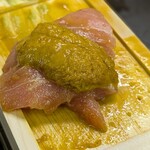 はなみち - 最後はマグロの上に雲丹盛りで一口パクで熱燗で流し次の店舗へ☝️