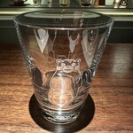 ビー バー ウメダ - くまモングラス出してくださいと言ったら、こちらが出てきまして、熊本県の老舗百貨店つるやさんで販売されているようです