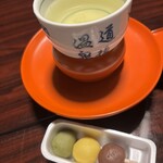 道後温泉 本館 - お菓子とお茶