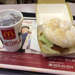 McDonald's - カマンベールチキンフィレオ 370円
                      