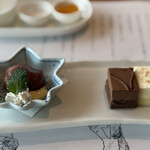 下関温泉 風の海  - 朝のデザート、イチジクのコンポートとケーキ