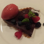 北島亭 - 小さく見えますがかなり大きい上、直角－ッ！