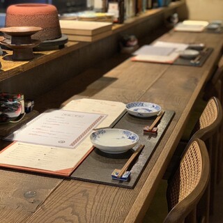 【空間】和洋折衷の店内で四季折々のお料理を堪能