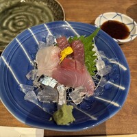 かんてきや 要 - 鮮魚刺身四種盛り(鯛、鯵、マグロ、はまち)
