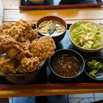 唐揚げ 一筋 - デカ盛り唐揚げ丼