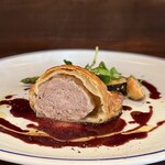 オステリア イノウエ - 自家製サルシッチャのパイ包み焼き 