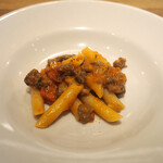 スガハラ - ペンネ 牛と豚のラグーソース