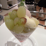 タカノフルーツパーラー - 紫苑ぶどうのパフェ(2013年12月)