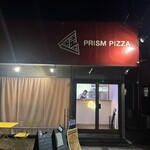 PRISM PIZZA - 外観…店員さんカメラ目線かな？