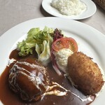 キッチンハウスキャロット - ハンバーグとカニクリームコロッケ