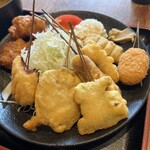 串かつ でんがな - 串カツ(玉ねぎ、茄子、アスパラ、ウインナー、豚と鶏？クリームコロッケなど7種)