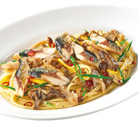 秋刀魚とキノコのペペロンチーノ スパゲッティ